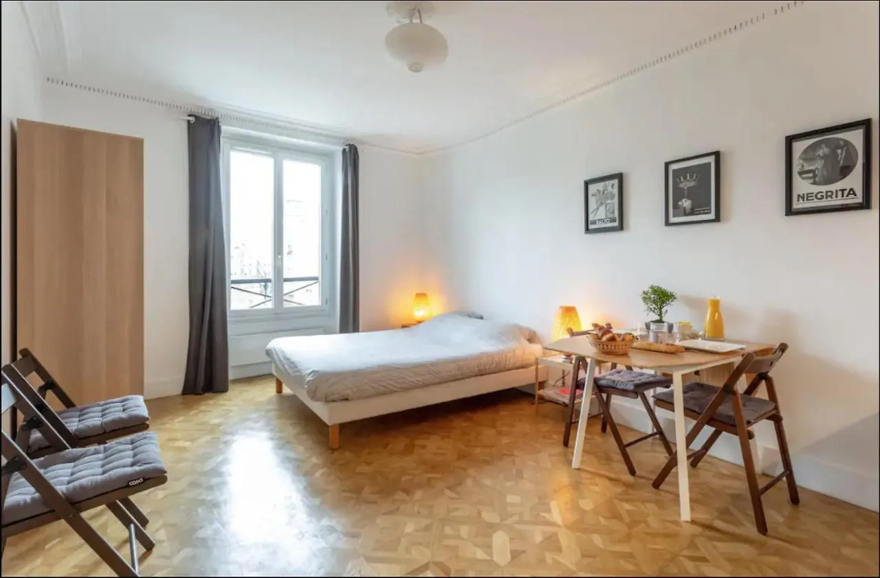 Alexis' Apartments