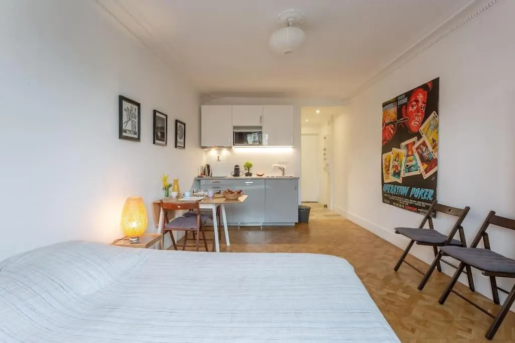 Alexis' Apartments
