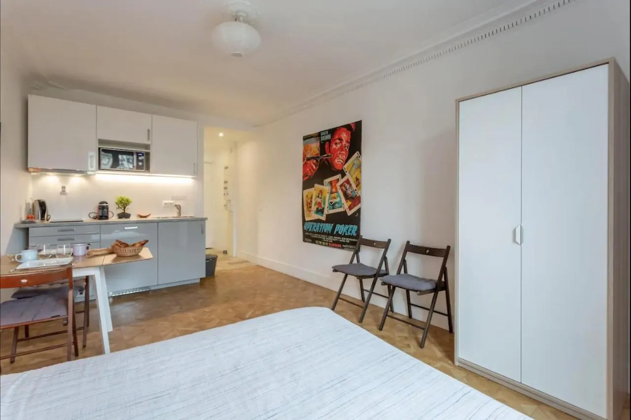 Alexis' Apartments Guest house Paris